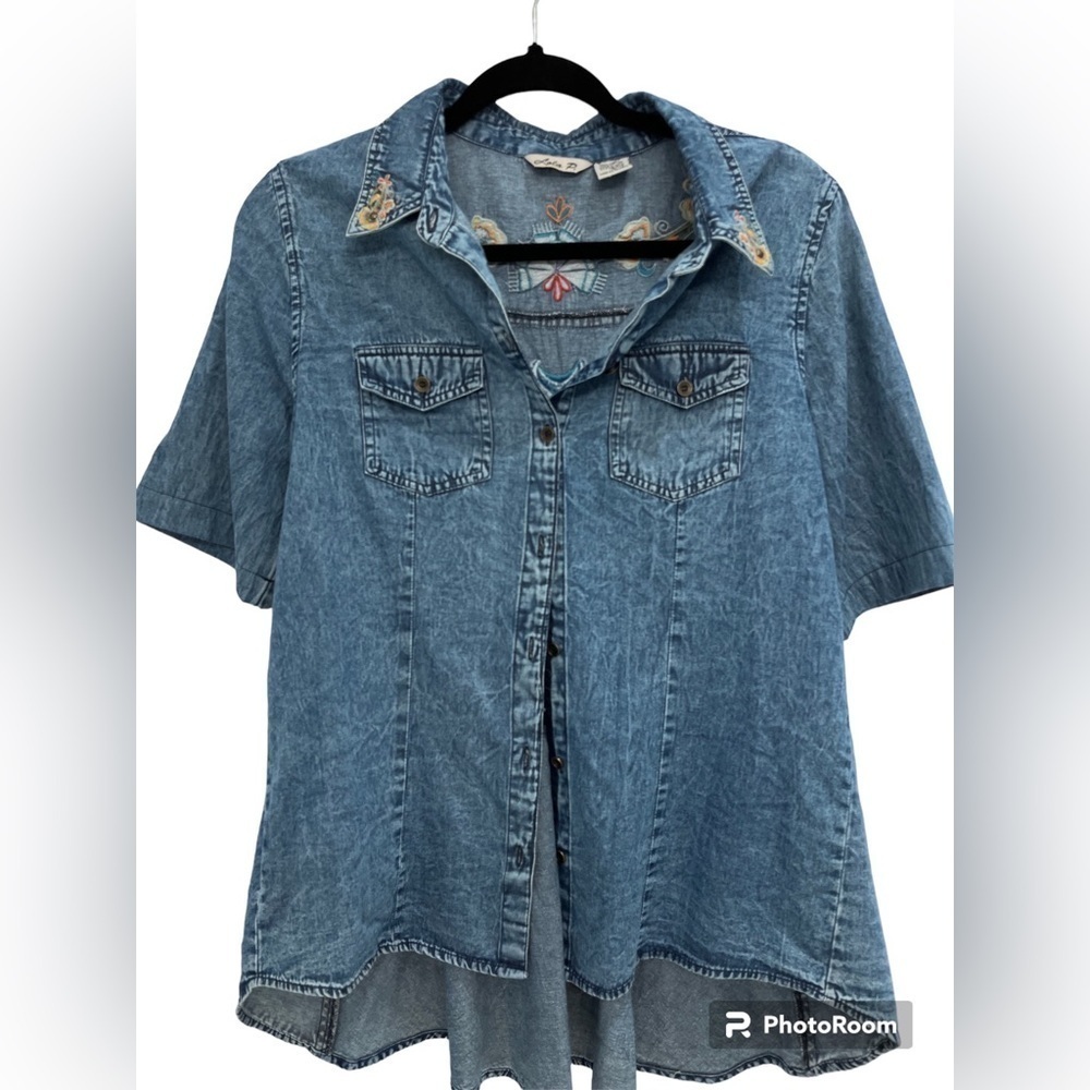 LOLA p embroided short sleeve jeans button shirt size small